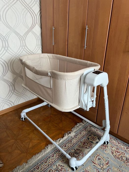 Электронная кроватка манеж