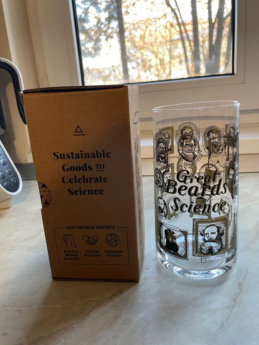 Pahar de băut, barba -bărbier  “ Great Beards of Science