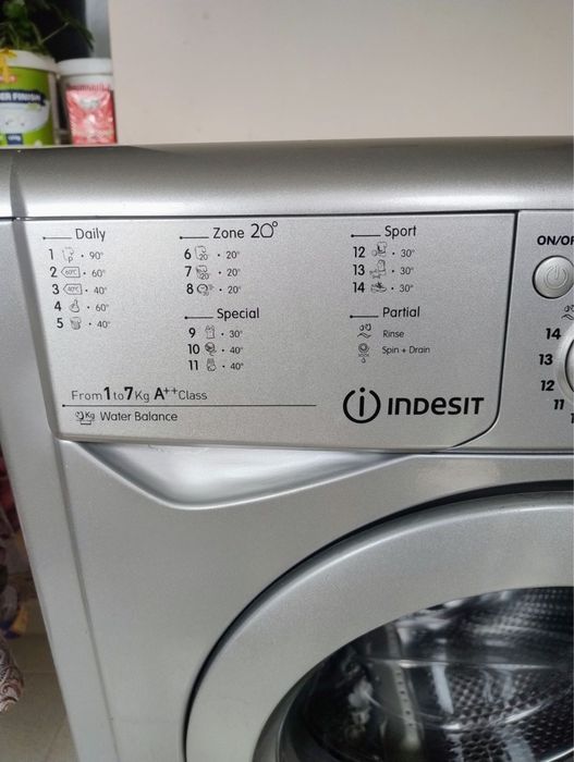 Продавам пералня Indesit 7кг
