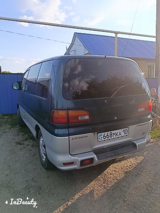 Продам машину идеально для большой семьи