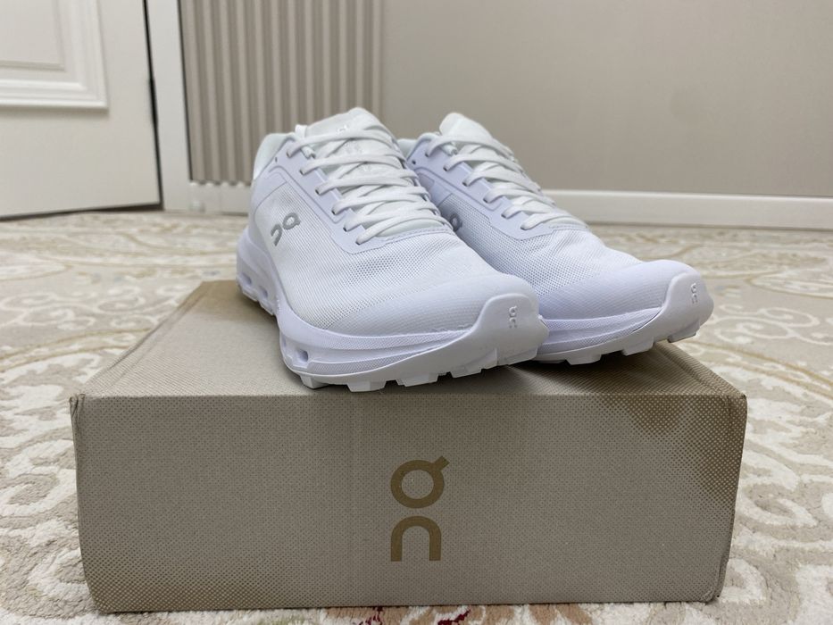 On Cloudvista 3 / White