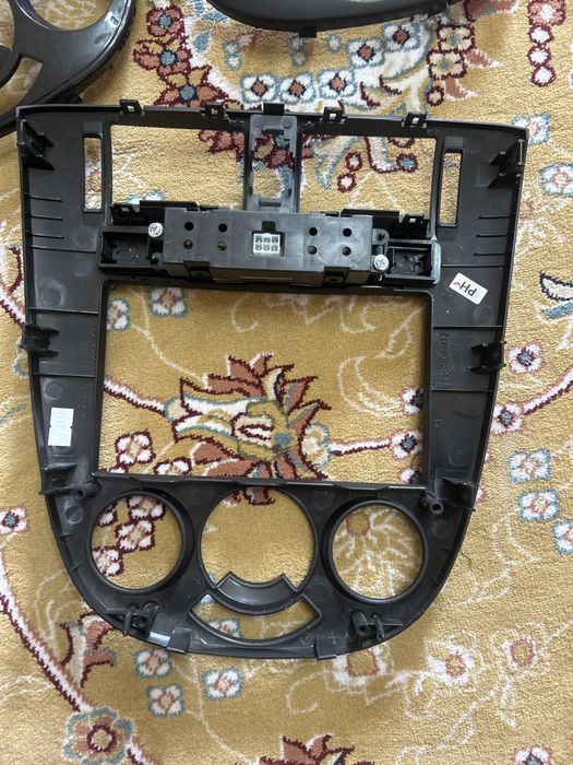 панель-рамка джентра/ласетти СРОЧНО!