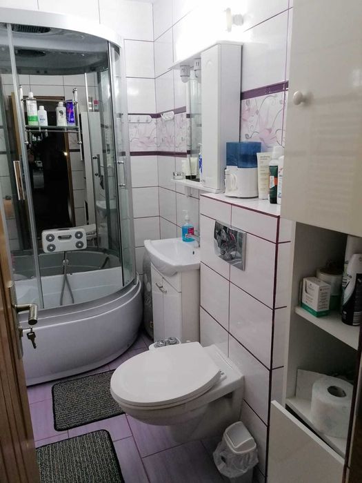 Vand apartament 3 camere Comanesti BC str Girlei bl T14 ap 14