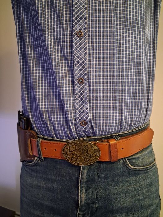 Vând curele piele lucrate manual