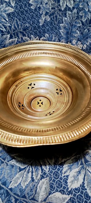 Коренные кувшин с подставкой