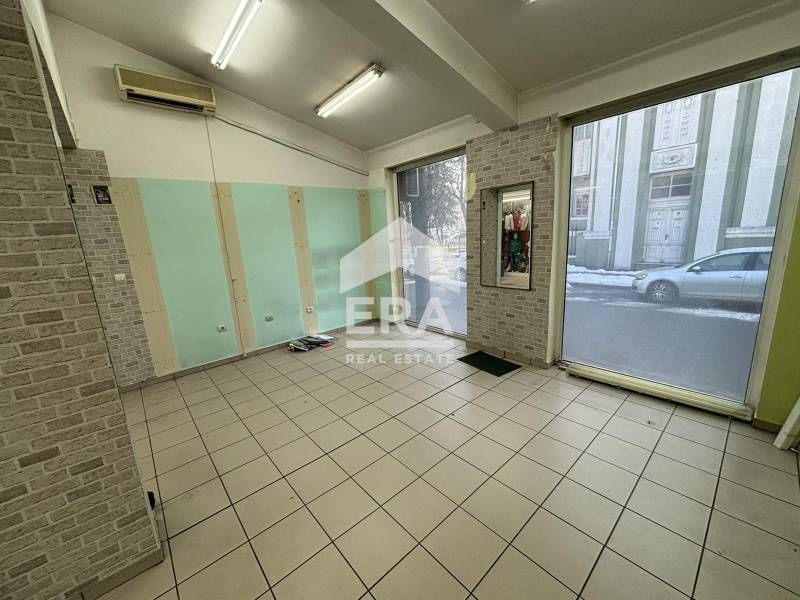 Дава се под наем Магазин в Хасково, Център - 40 кв.м за 112.2 € - Снимка #1