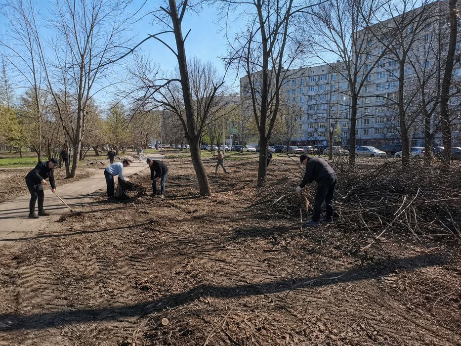 бригада рабочих,уборка территории