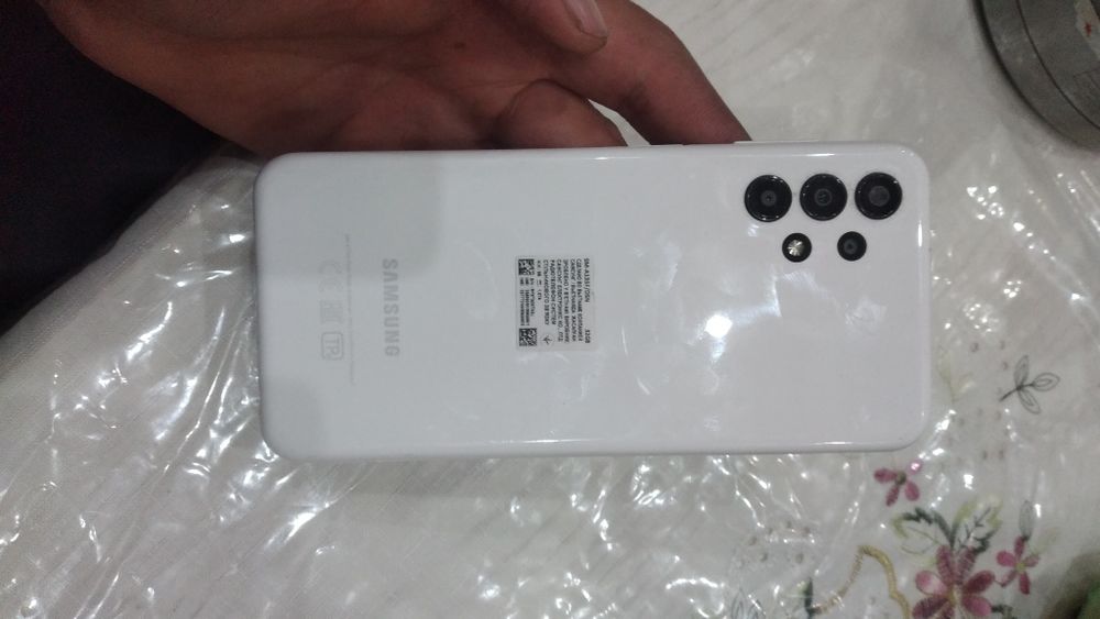 A13  32gb. Oq deyarli yangi