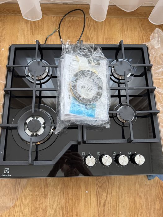 Plita incorporabila ELECTROLUX KGG64362K, Gaz, 4 arzatoare, Wok, negru