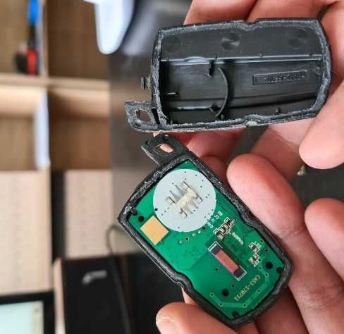 Reparatii placute electronice schimbare butoane acumulatori chei auto