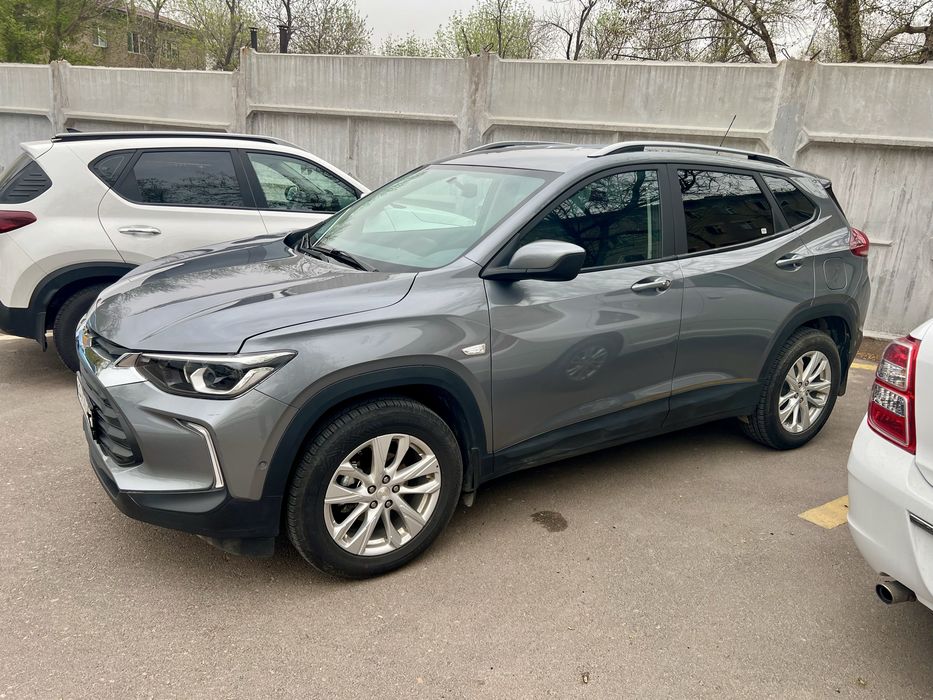 Tracker 2 ltz (2023), 45 600km, стальной, пропан(63л)/бензин