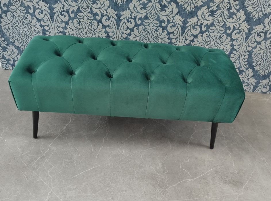 Vând băncuță tapițată Chesterfield din catifea verde
