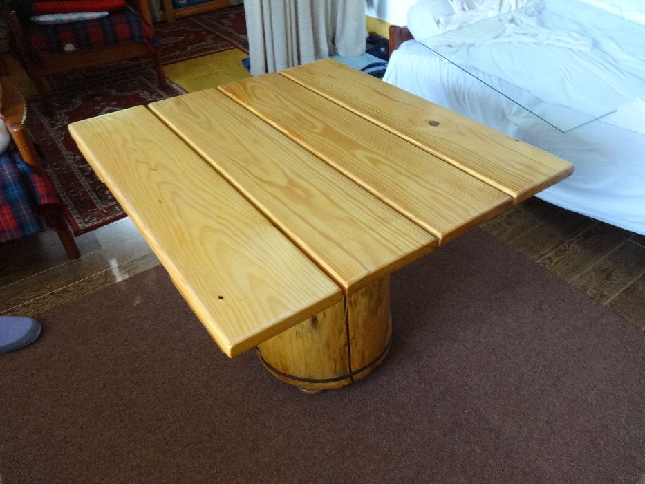 Vand masa rustica din lemn masiv.