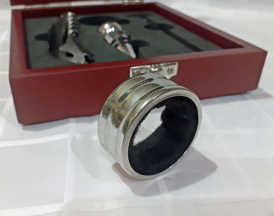 Комплект шах с аксесоари за вино