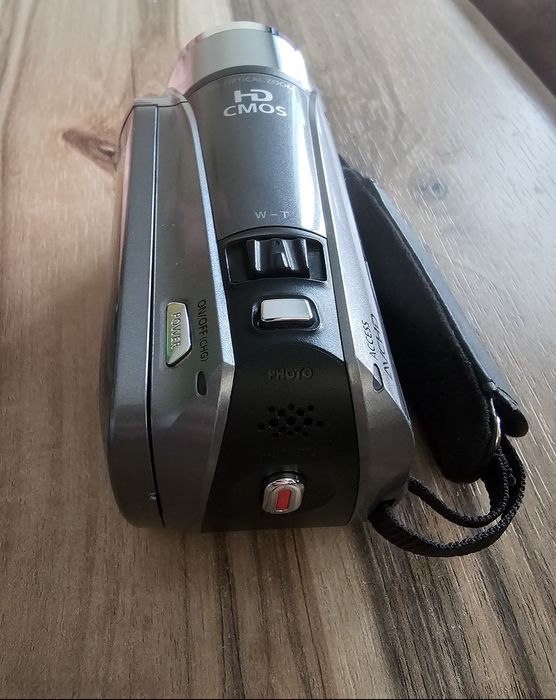 Canon LEGRIA HF R26 E + батерия + зарядно + чантичка