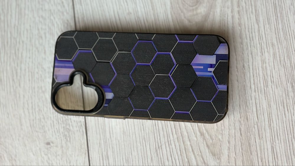 Чехол для iPhone 16