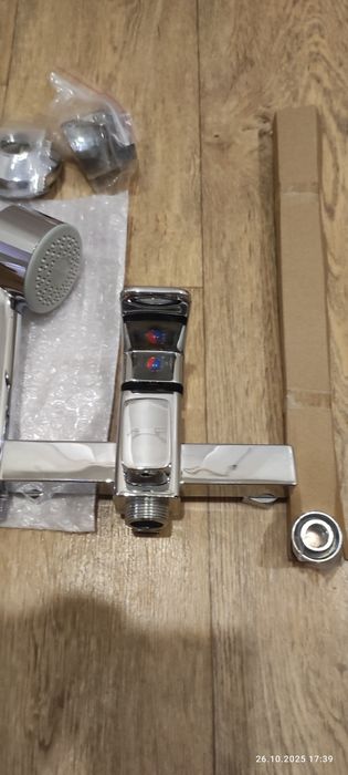 Смеситель для ванной комнаты.