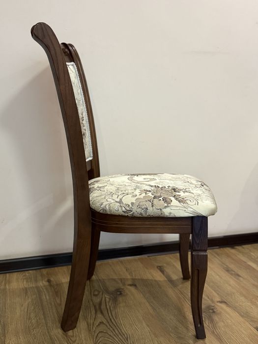 Стол со стульями