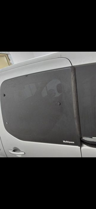 Облепяне с цветно фолио и затъмняване на стъкла