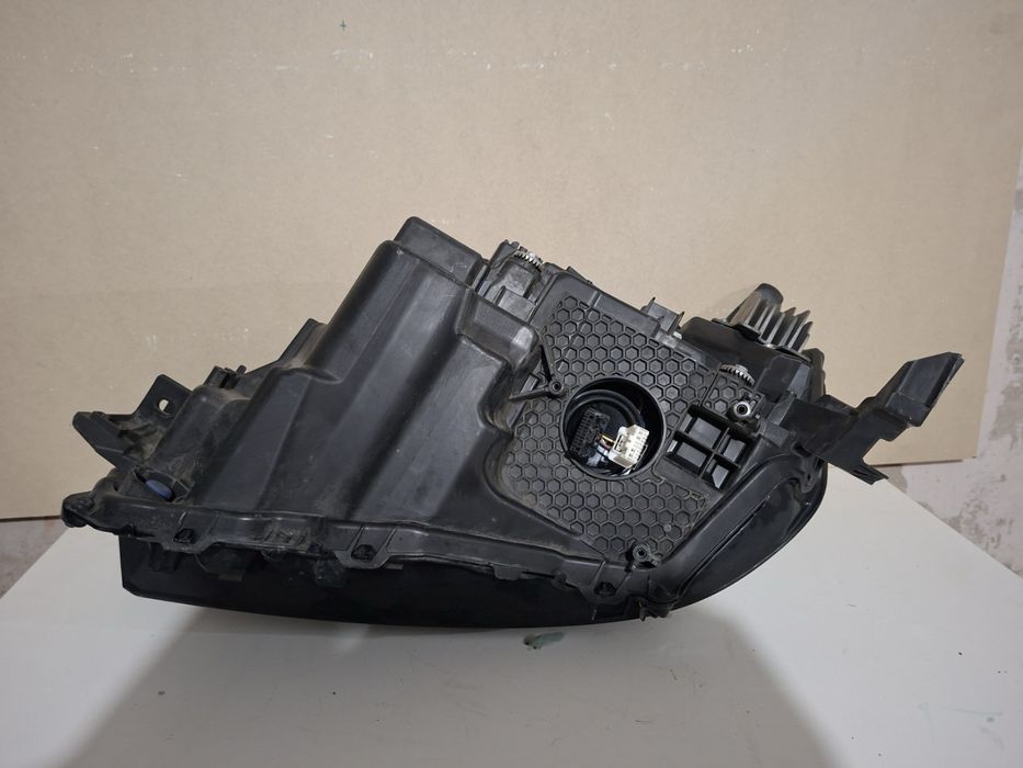 Десен фар Toyota Land Cruiser 300 LED Black