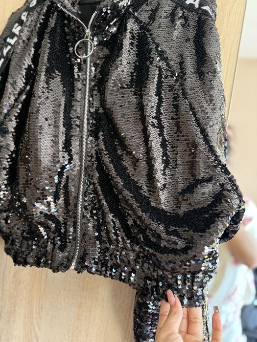 Тънко блестящо яке Bershka тип суитчер с пайети