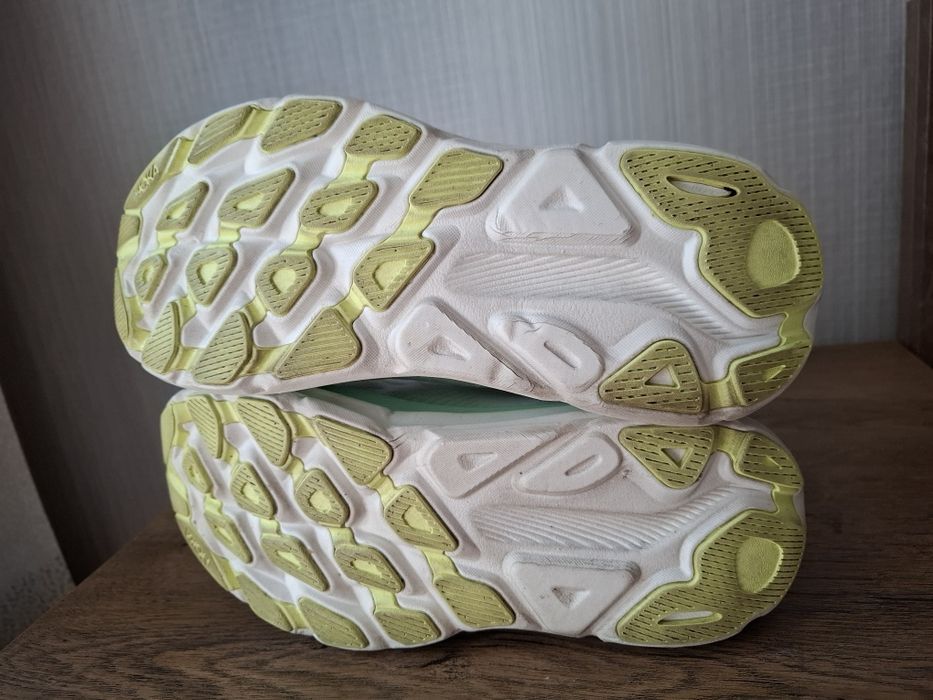 HOKA Clifton 9 маратонки 39 номер.