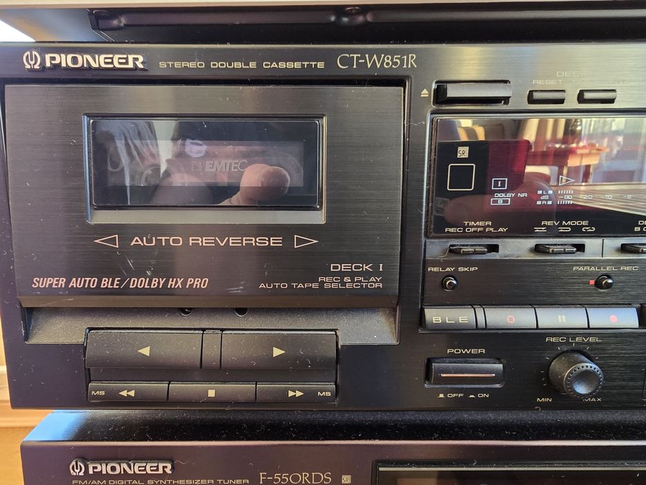 Продавам двоен касетен дек Pioneer CT-W851R.