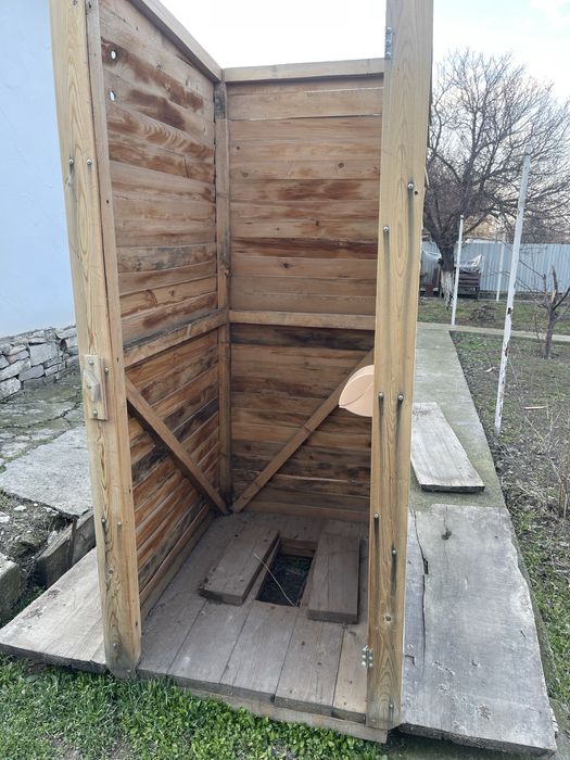 Продается уличный деревянный туалет( не используемый))