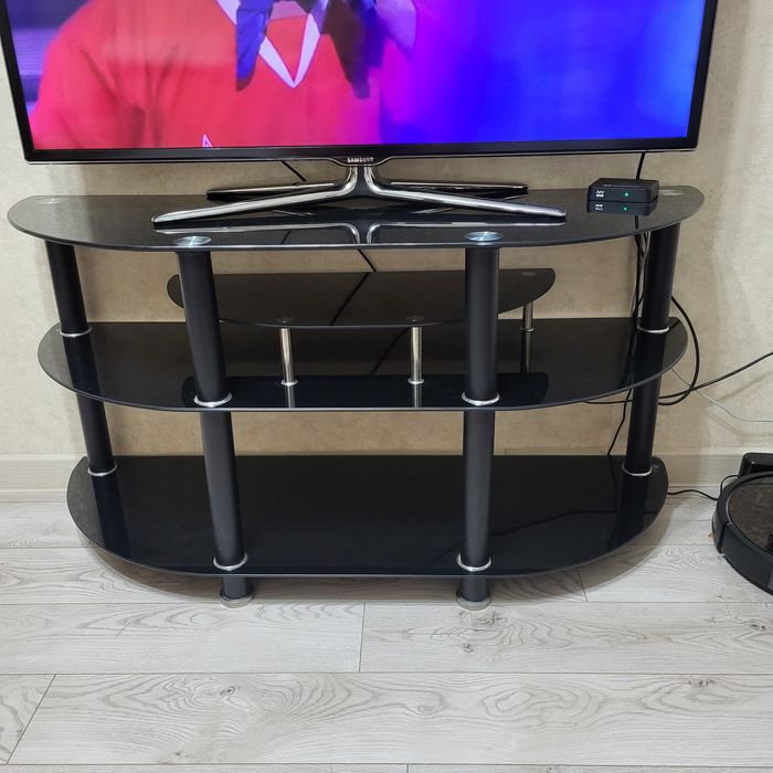 Продам тумбочку под телевизор