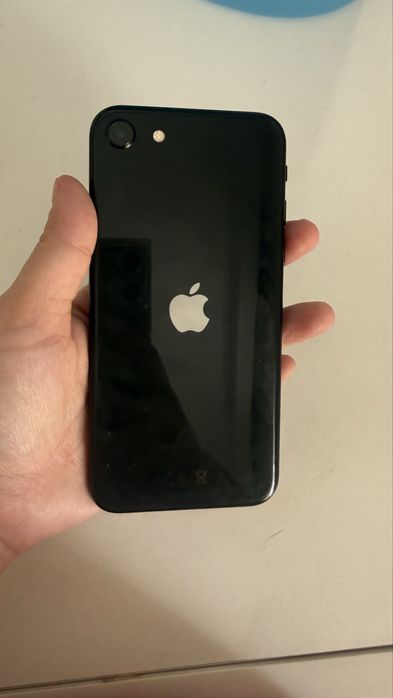 Продам iphone se 2020