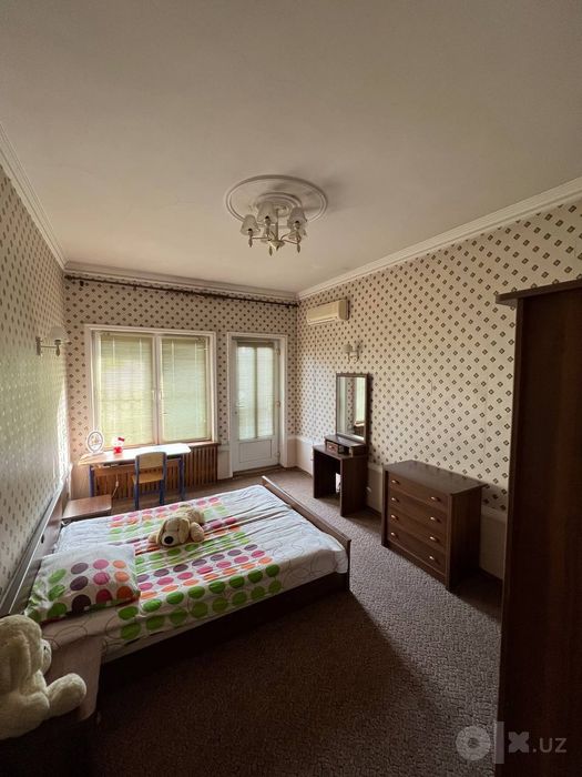 Продается 2 дома на участке 5 соток, ориентир:ул. Ивлиева, 580м²