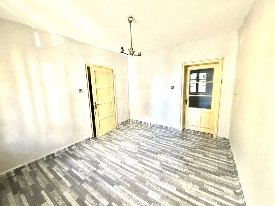 Продава се Етаж от къща в Варна, Базар Левски - 60 кв.м за 1411 €/кв.м - Снимка #7