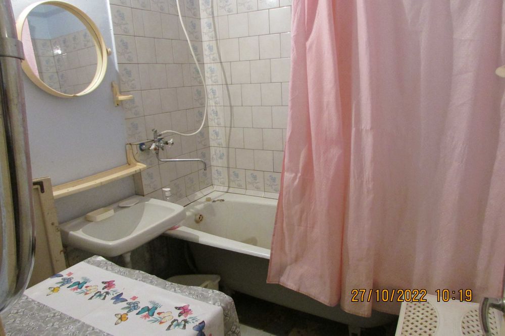 Сдается 3х комнатная квартира на долгий срок за 500 у.е.