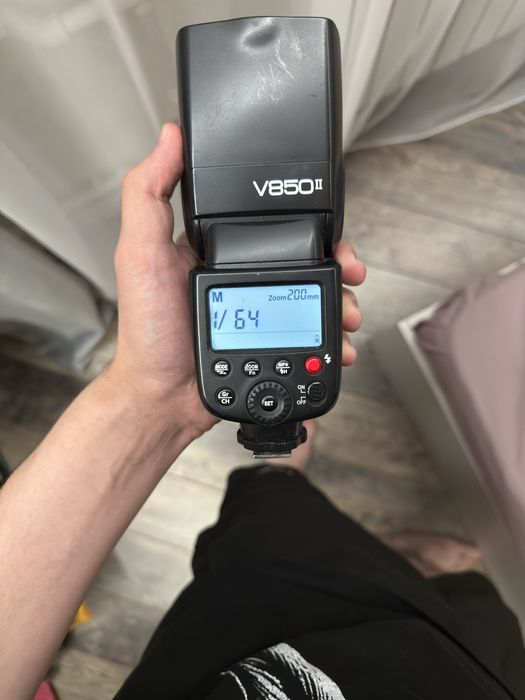 Продам Canon EOS 5D Mark IV + Godox V850 II + 3 АКБ