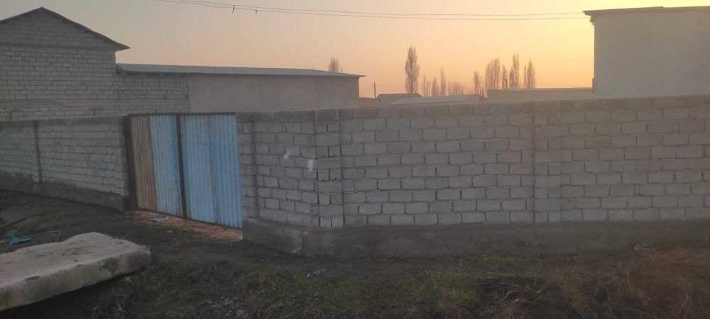 Продам участок 13 соток с домом!дом в черновом отделке 2 комнаты!