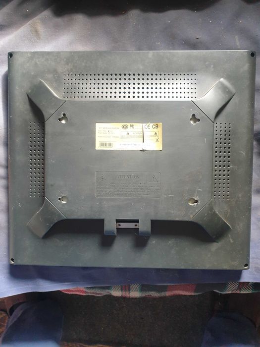 6 броя монитори ,три работещ и три за части