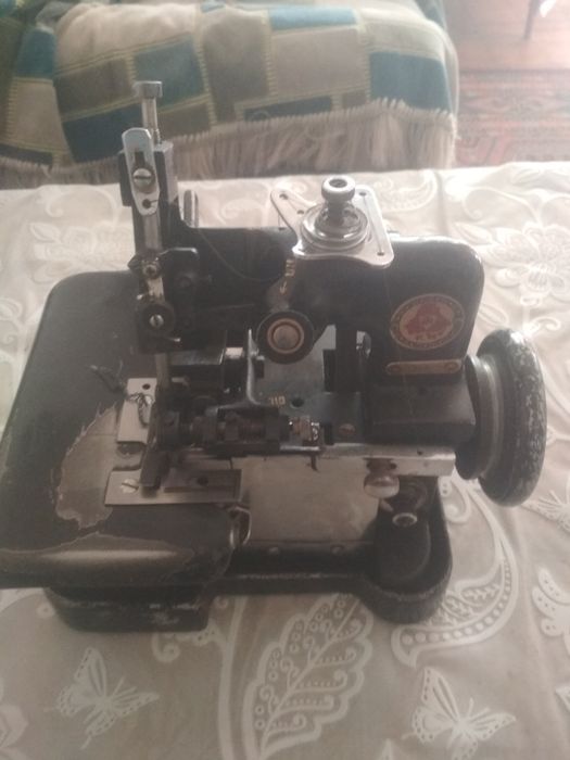 Продам оверлок (китайский)
