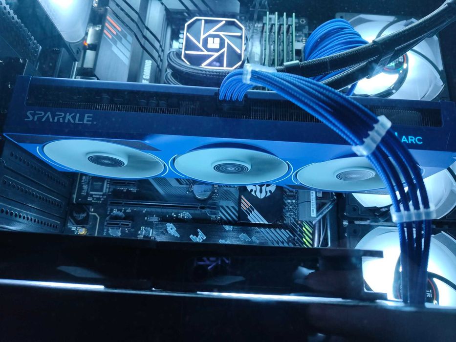 Видеокарта Intel Arc B580 Titan OC Edition + подарък