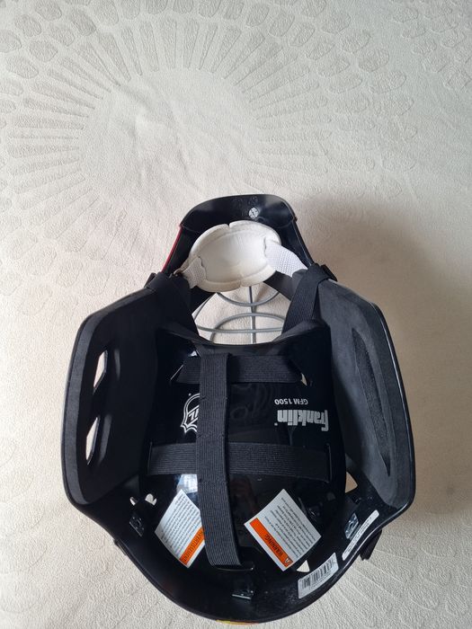 Продам шлем хоккейный