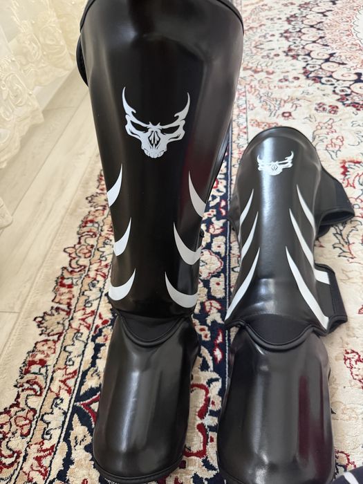 Продам боксерские перчатки, щитки, шлем