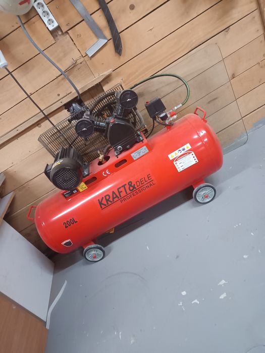 Compresor aer  200litri 380 alimentare curent