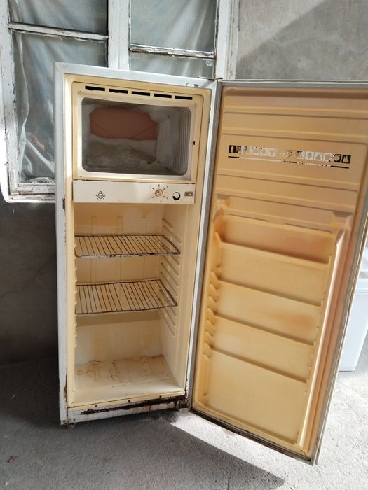 Холодилник сатылады,ескі бірақ істеп тұр
