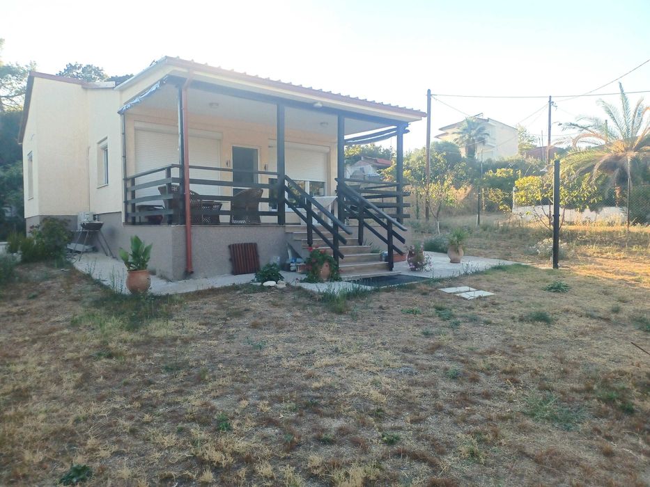 Продава Бизнес парцел 1000м2 с къща 50м2 до морето Неа Кердилия,Гърция