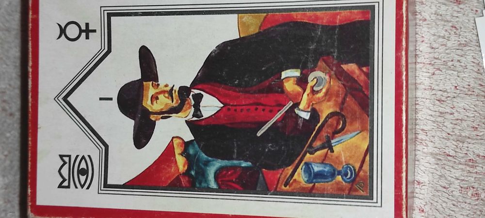 pachet de tarot românesc ilustrat de artistul Dan Sacmari și editat de ARHETIP R.S.. 78 carti pret 150 ron