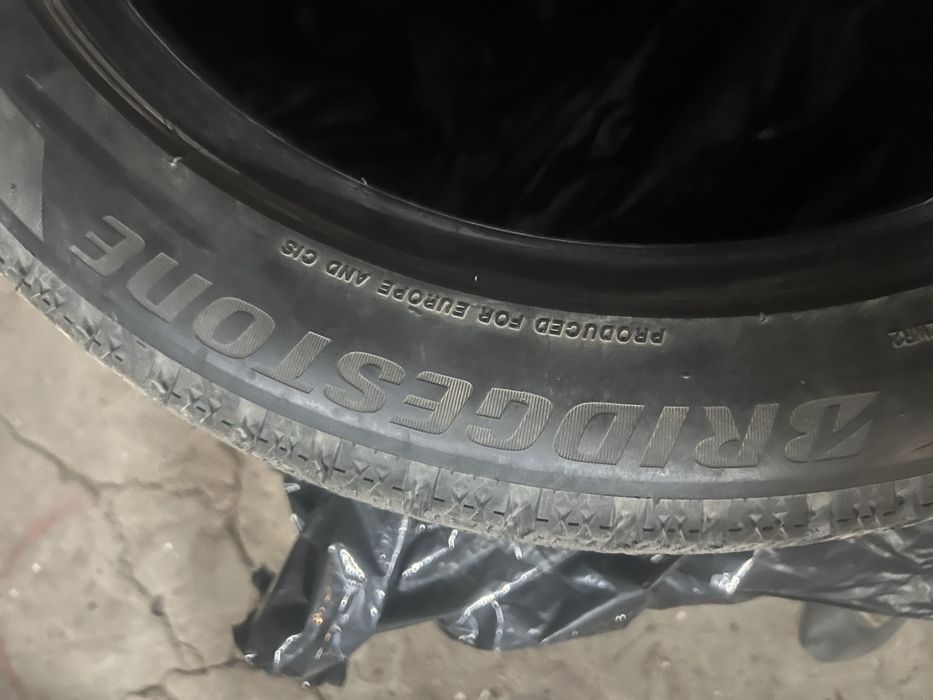 Шины зимние 235/45/18 bridgestone