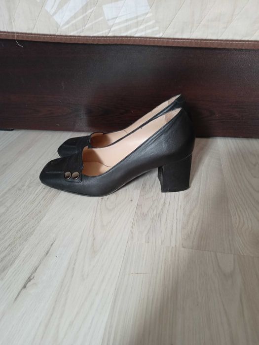 Обувки от естествена кожа номер 39