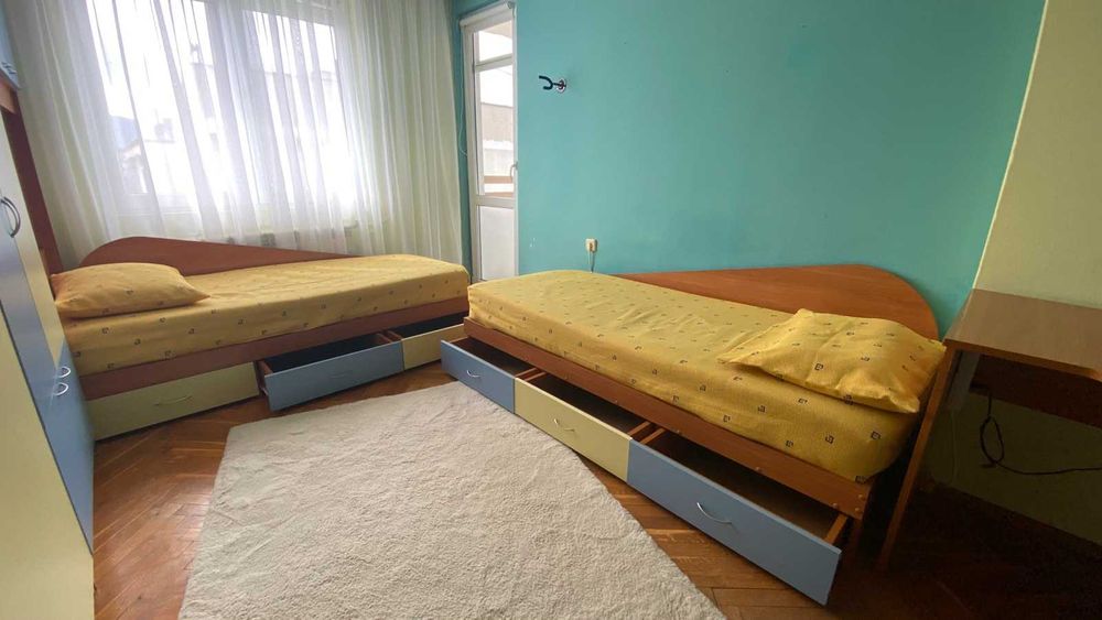 Цялостно обзавеждане за детска - легла, гардероб, етажерки, контейнер