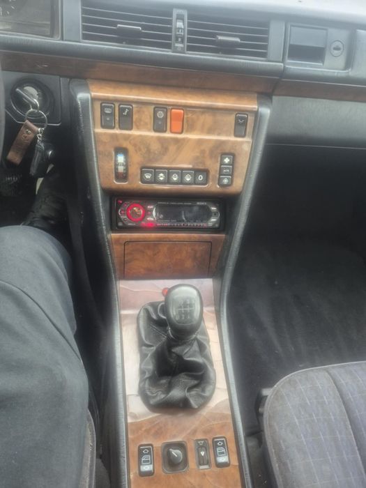 Мерцедес Бенц 124