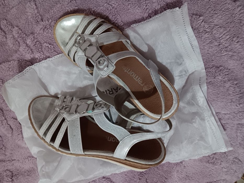 Продавам дамски сандали