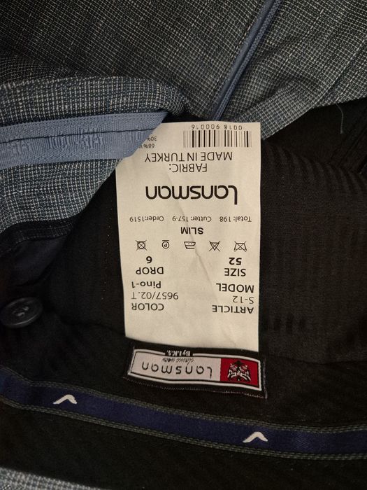 Два мужских костюма